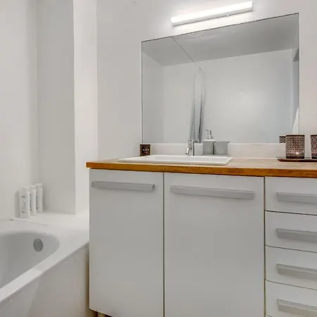 Prime Location - 2 Bed - Scandinavian Design - Spacious 105 Sqm * Copenhagen