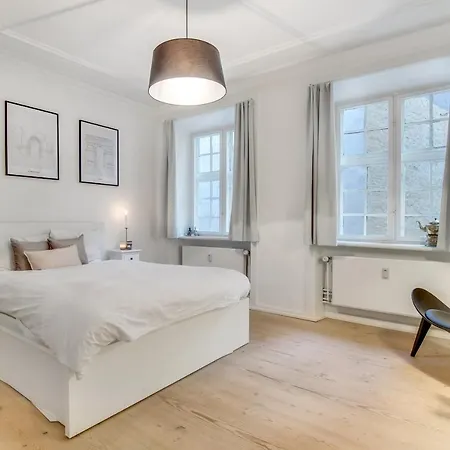 Prime Location - 2 Bed - Scandinavian Design - Spacious 105 Sqm *