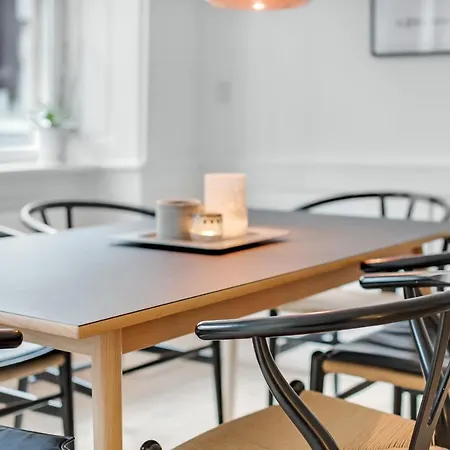 Prime Location - 2 Bed - Scandinavian Design - Spacious 105 Sqm * Copenhagen