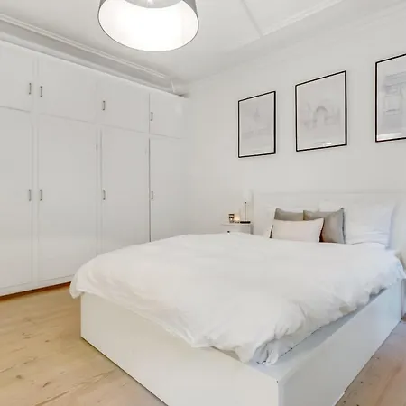Prime Location - 2 Bed - Scandinavian Design - Spacious 105 Sqm Apartment *