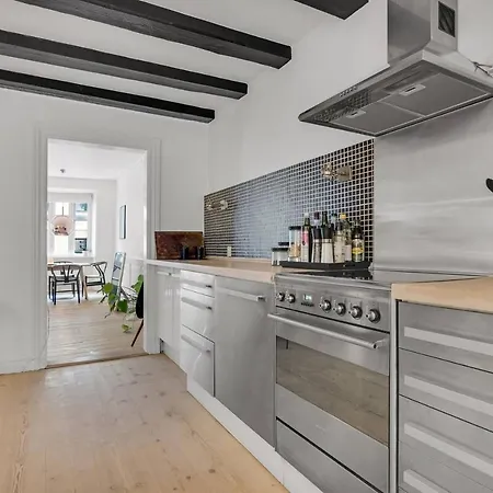 Prime Location - 2 Bed - Scandinavian Design - Spacious 105 Sqm Copenhagen