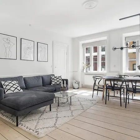 Prime Location - 2 Bed - Scandinavian Design - Spacious 105 Sqm *