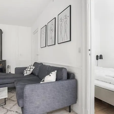 Prime Location - 2 Bed - Scandinavian Design - Spacious 105 Sqm Apartment *