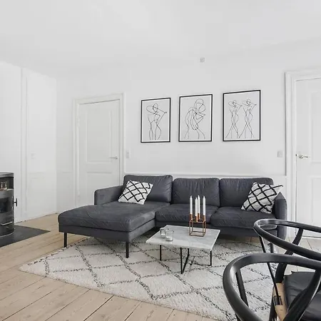 Prime Location - 2 Bed - Scandinavian Design - Spacious 105 Sqm * Copenhagen