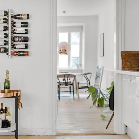 Prime Location - 2 Bed - Scandinavian Design - Spacious 105 Sqm * Copenhagen