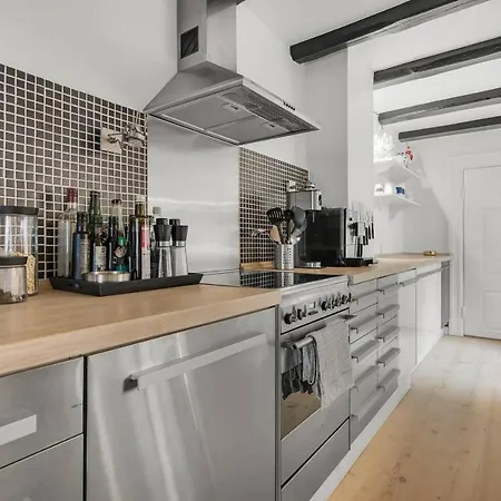 Prime Location - 2 Bed - Scandinavian Design - Spacious 105 Sqm